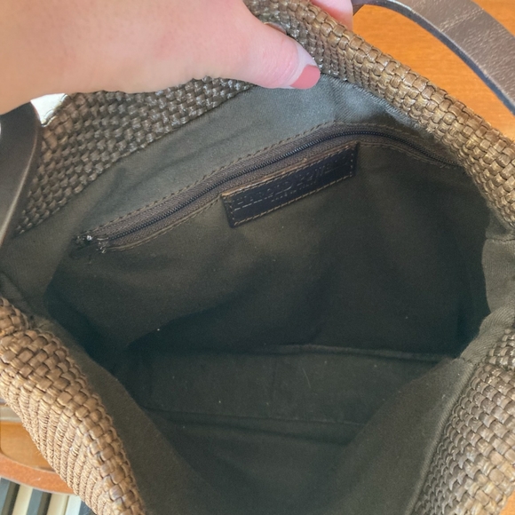 Made in Italy Harold Powell Woven Bag - Picture 9 of 16